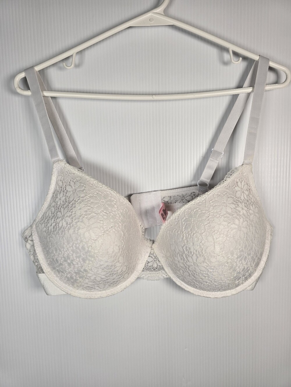 NWOT Juicy Couture White Lace Demi Push Up Bra Size 40C Molded Cups